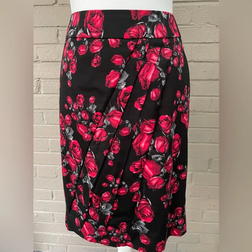 WHBM  black red rose print skirt  4